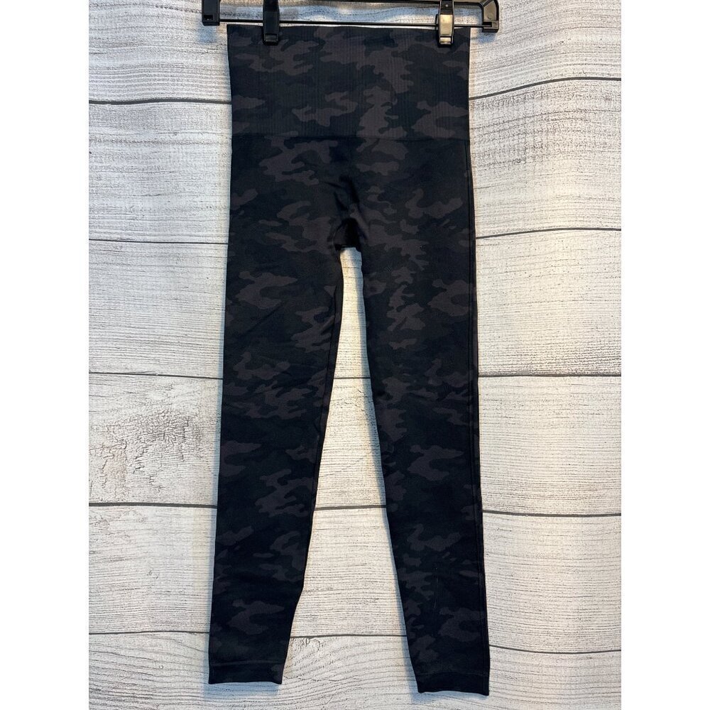 Spanx Black Seamless Camo Leggings Size M